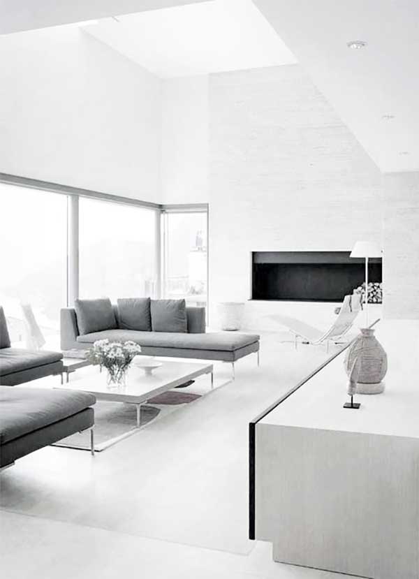 sade bir sehpa düzenlemesi