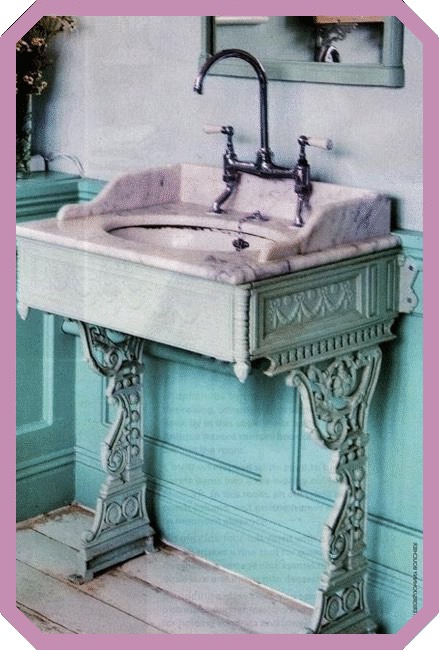 Vintage banyo lavaboları için yeni masalar tasarlayabilirsiniz.