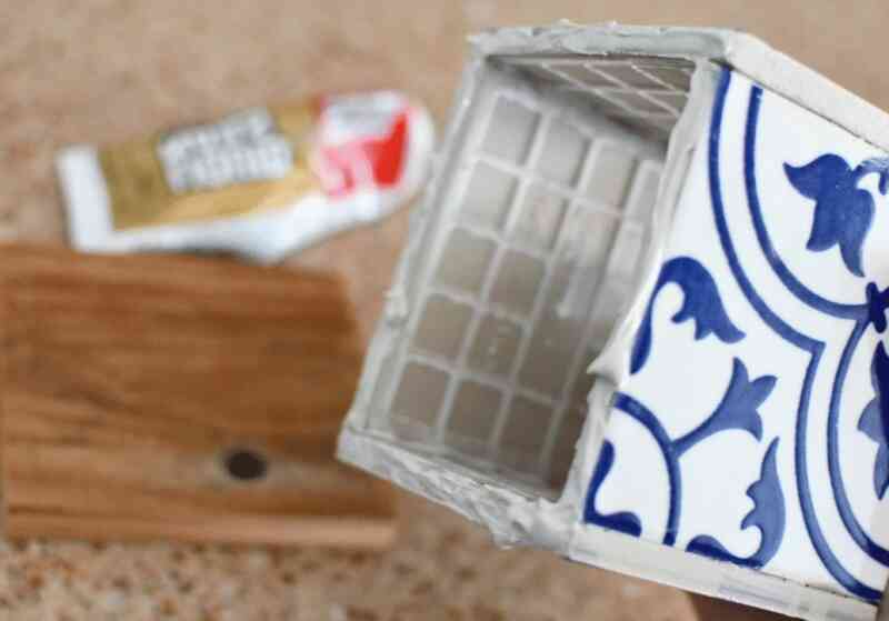 Taban kısmını için aynı ölçüde tahta parçası kullanın